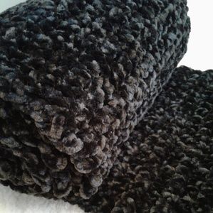 🎈Black velvet handcrafted scarf !🎈